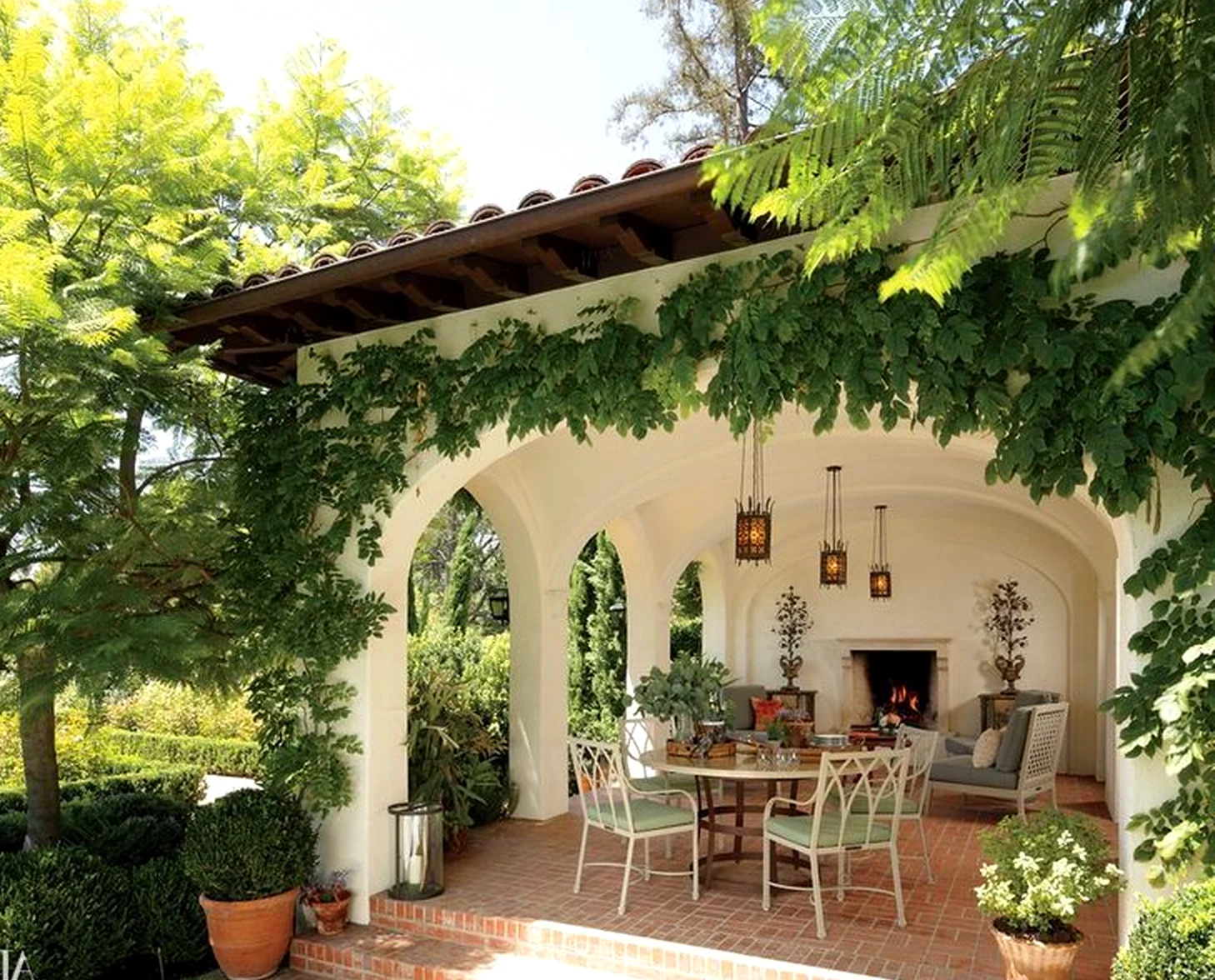 Graceful garden seating adds warmth across the outdoor space, giving the decor a finish that feels easy to enjoy.