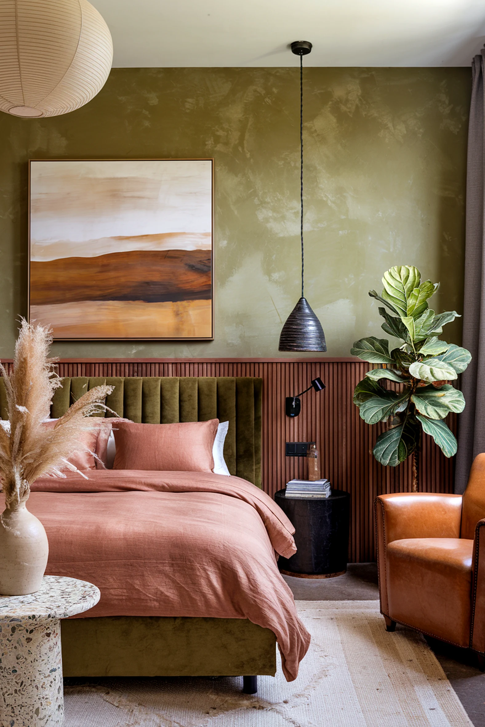 Soft garden seating brings contrast to the entry, creating a mood that feels visually grounded.