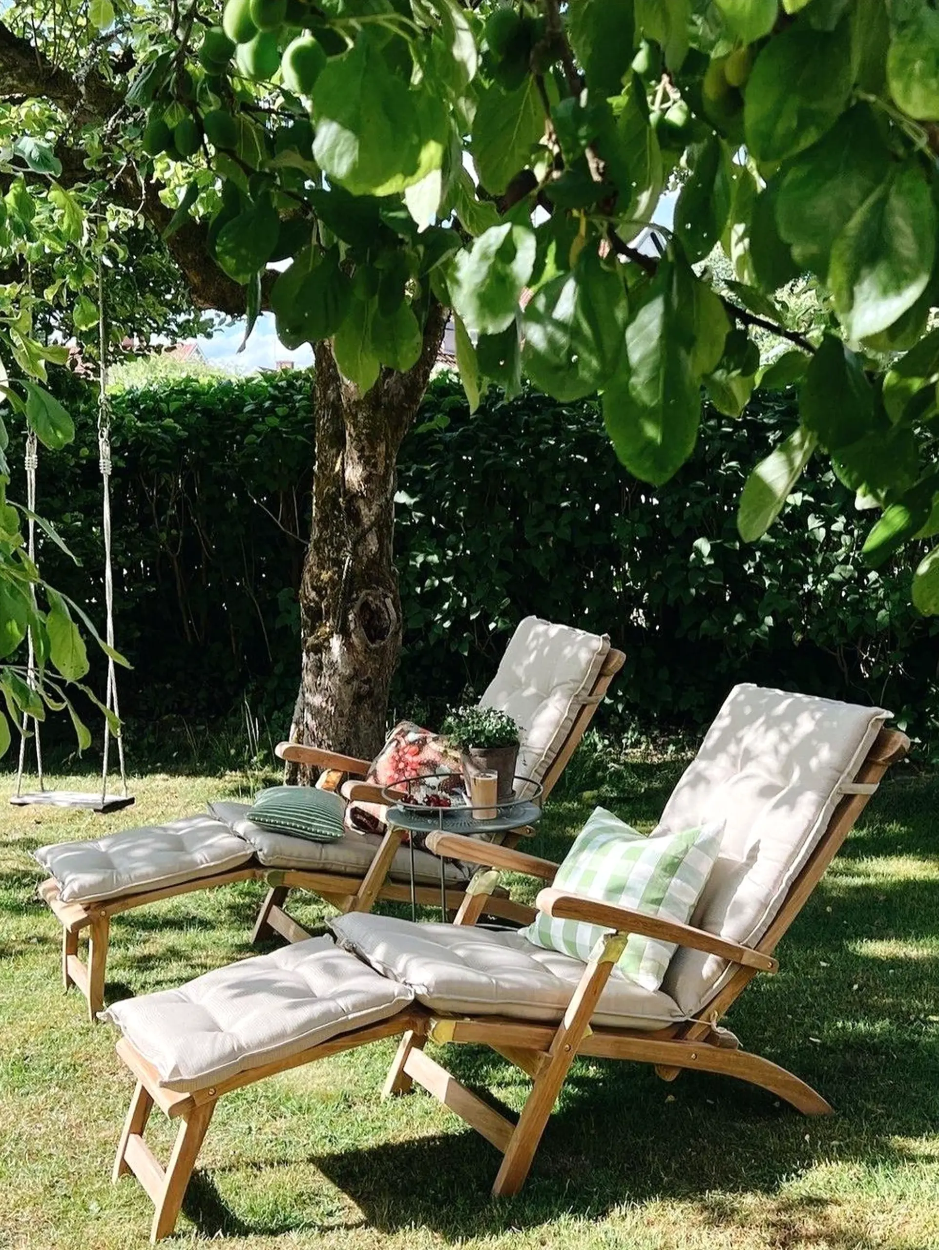 Luminous porch bench supports the outdoor space through ease, leaving the space feeling clear and inviting.