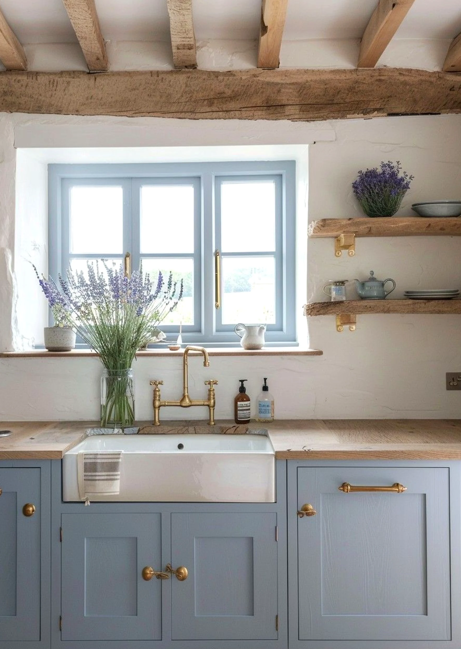 Luminous cabinet wall introduces softness into the wall, keeping the atmosphere pleasantly composed.