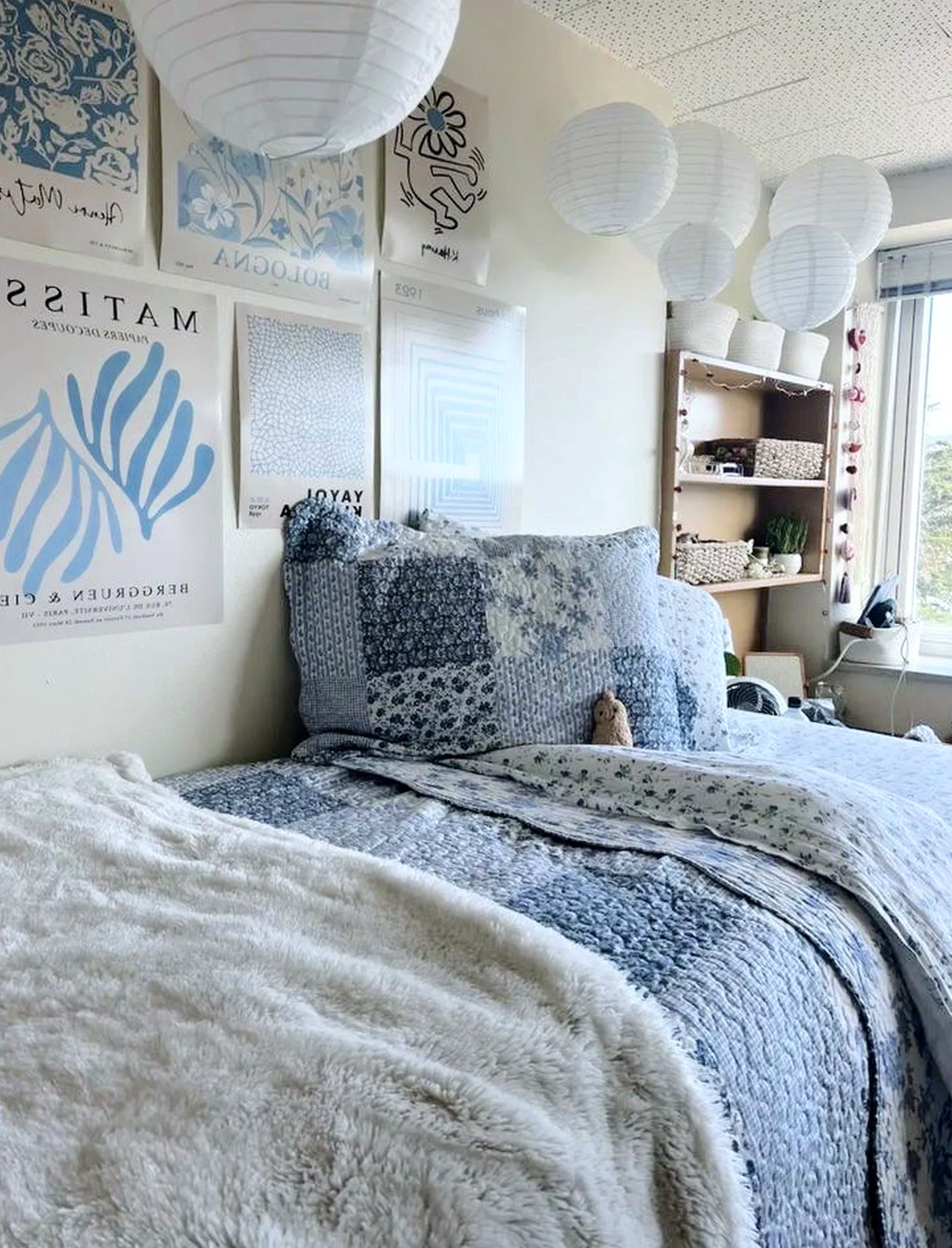 Calm storage corner gives the view more softness, so the whole view feels simple yet expressive.