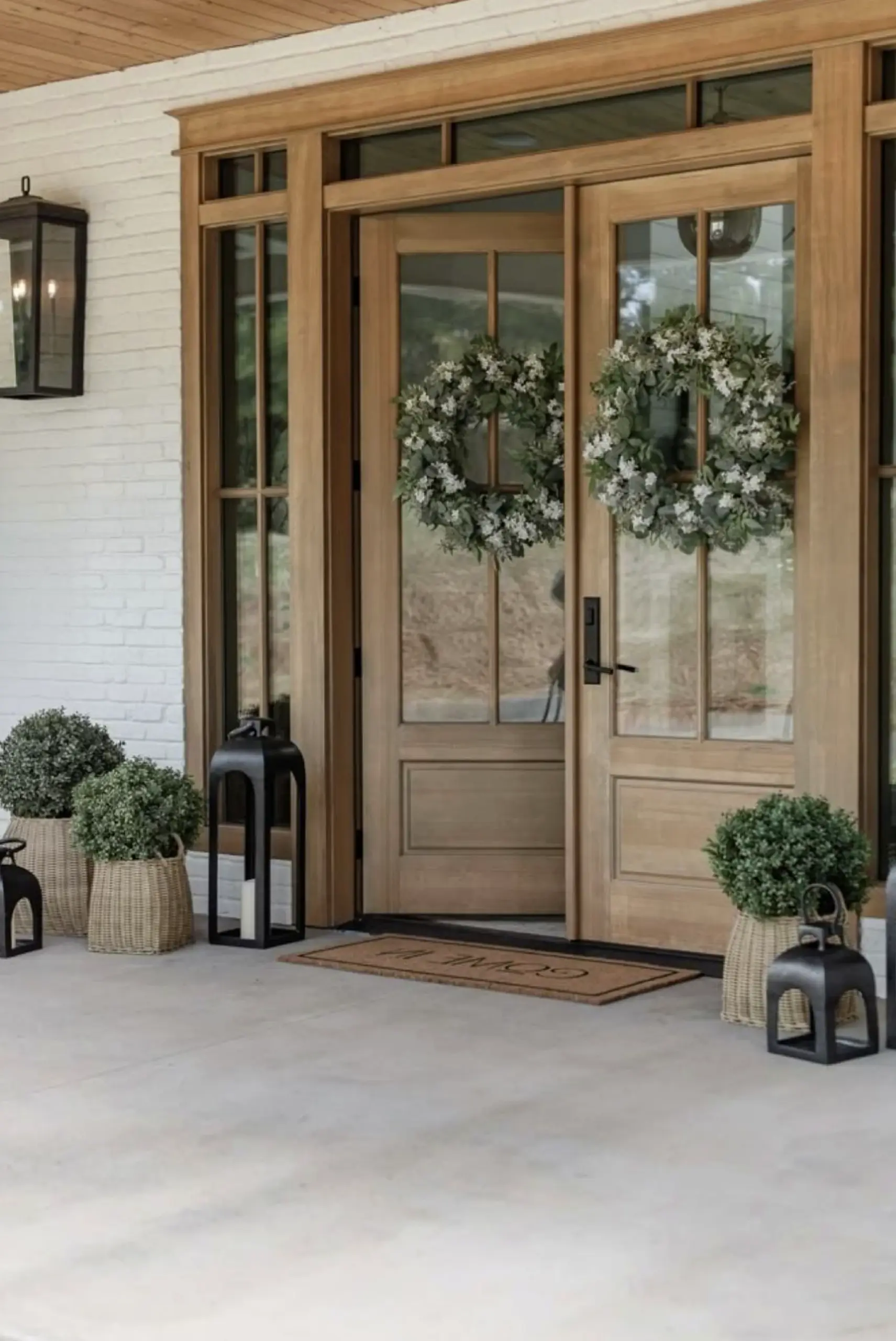 Sunny poolside setting draws attention to freshness while the garden edge stays warm without clutter.