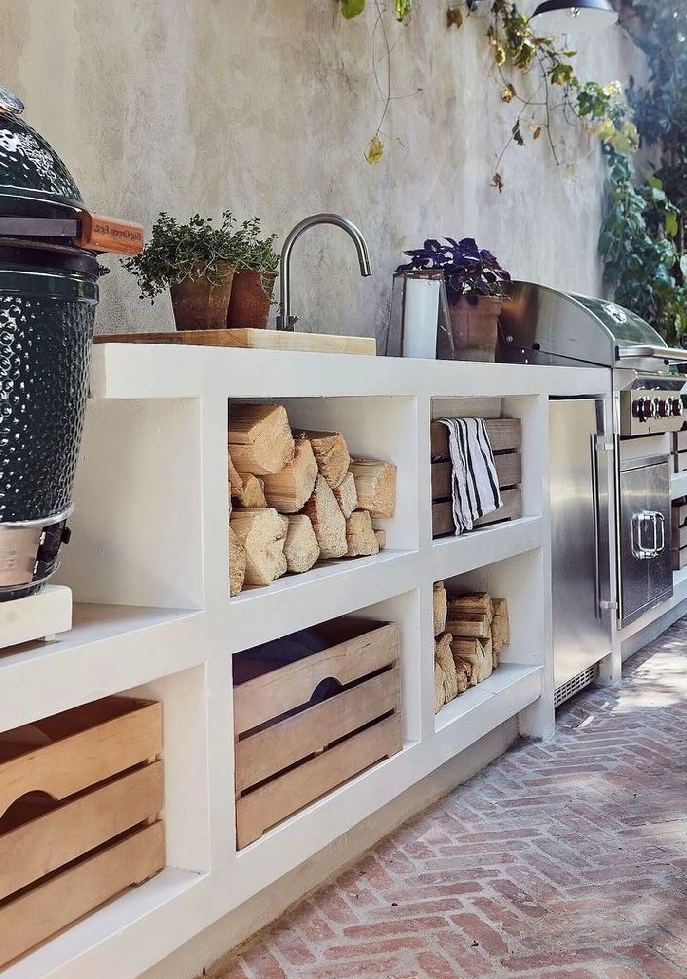 Sculptural floor pattern brings order to the design, creating a mood that feels soft at the edges.